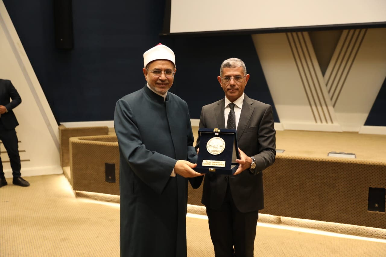 رئيس جامعة الأزهر: القرآن الكريم نبهنا منذ أكثر من 1400 عام إلى علوم الفضاء 1 IMG 20250805 WA0142 الأزهر رئيس جامعة الأزهر: القرآن الكريم نبهنا منذ أكثر من 1400 عام إلى علوم الفضاء موقع في الجامعة