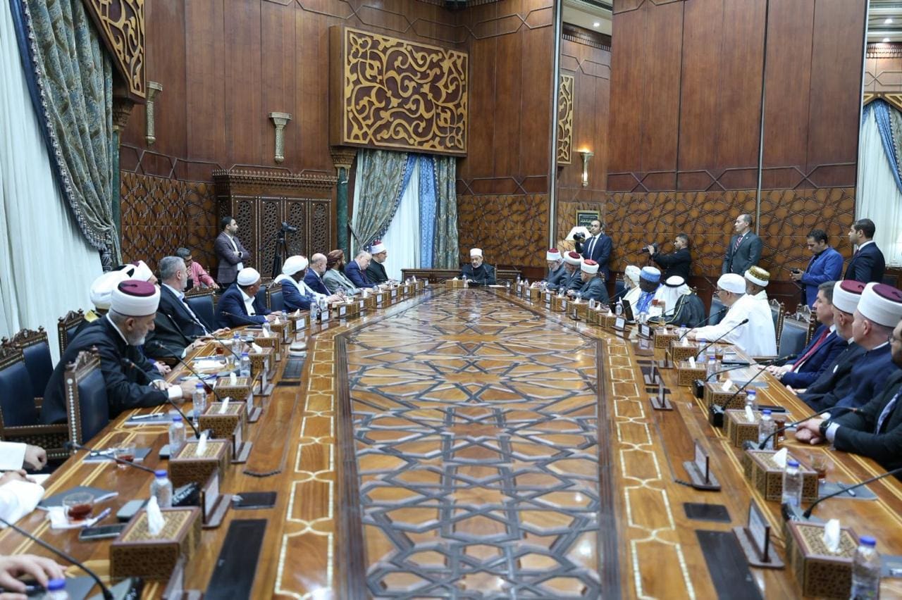 IMG 20250813 WA0207 معهد التبين للدراسات المعدنية شيخ الأزهر يدعو الدول الإسلامية لوضع استراتيجية تعليمية لرفع وعي الشعوب بالقضية الفلسطينية موقع في الجامعة