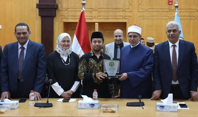 IMG 20250813 WA0226 الحقوق بتوجهات شيخ الأزهر.. تفاصيل مشروع التأمين الصحي الشامل للطلاب الوافدين بجامعة الأزهر موقع في الجامعة