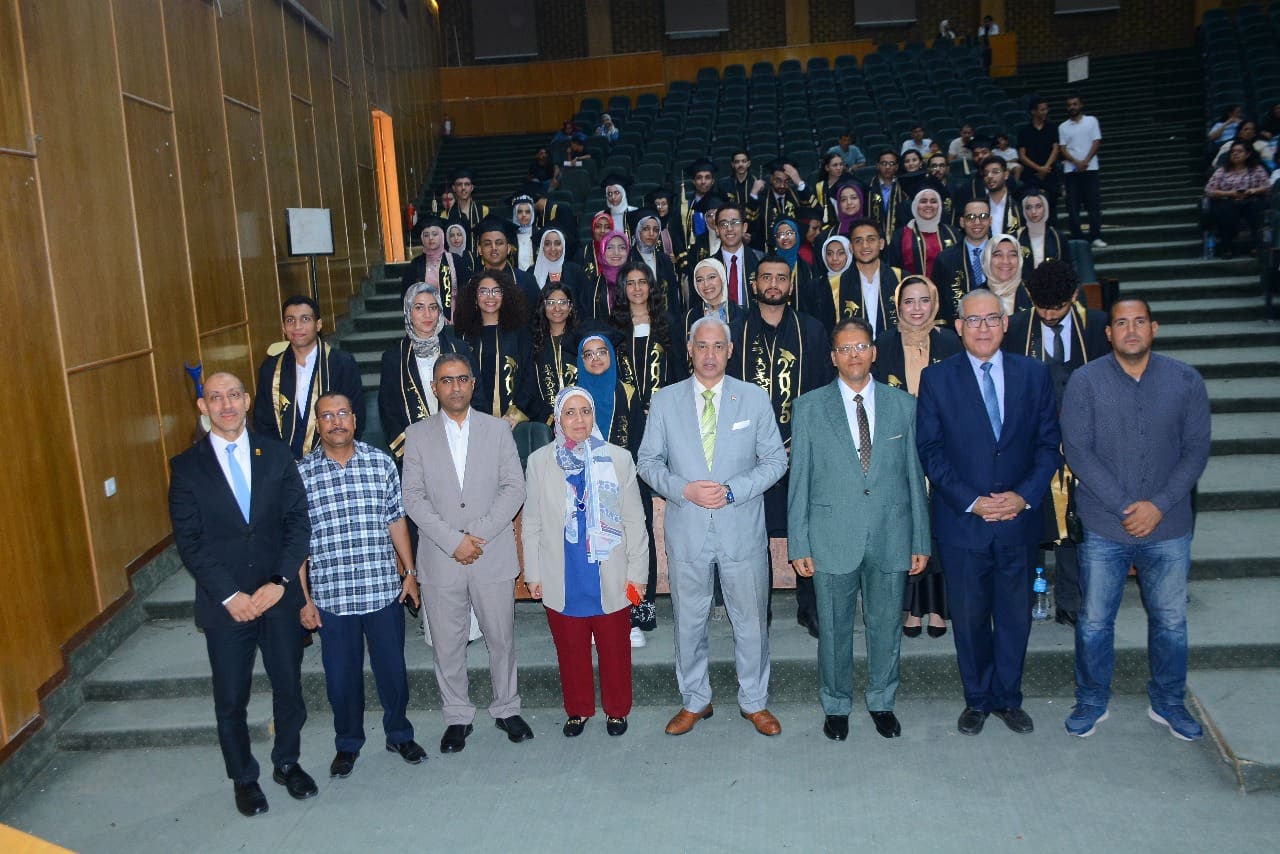 IMG 20250815 WA0022 الشهادات جامعة أسيوط تحتفل بتخريج الدفعة الـ 21 من كلية الحاسبات والمعلومات موقع في الجامعة