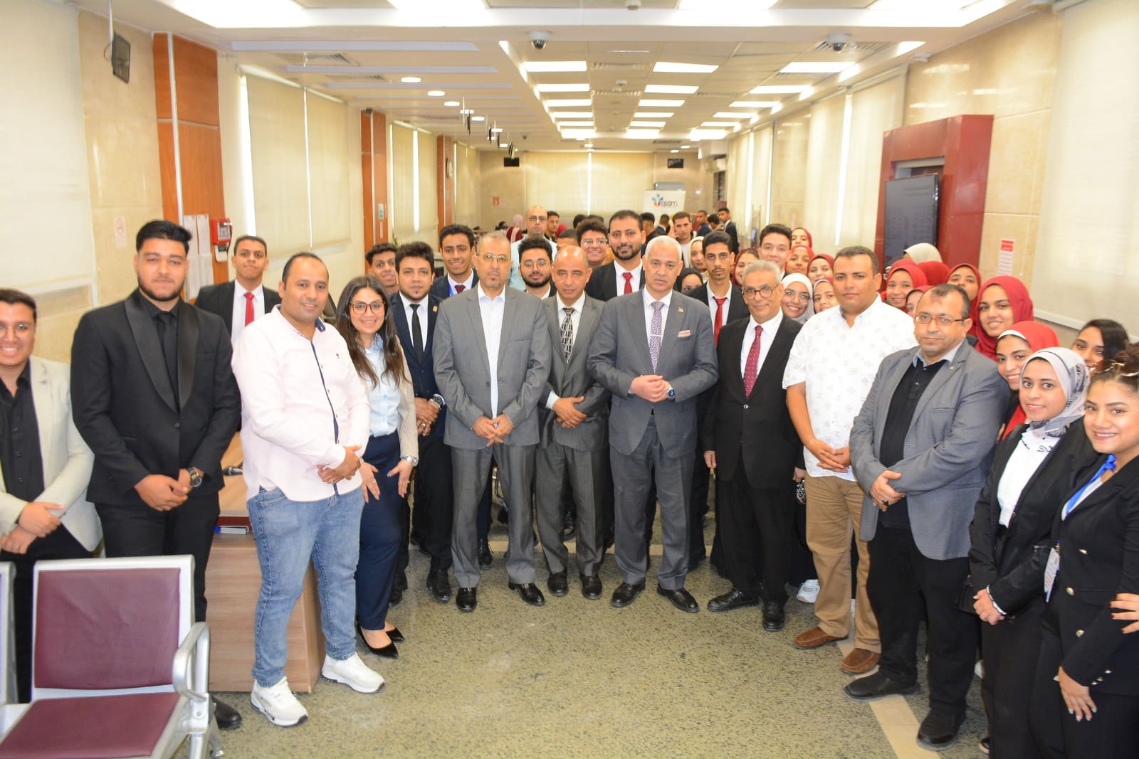 IMG 20250817 WA0030 سوهاج جامعة أسيوط تطلق تدريبًا ميدانيًا لطلاب التجارة ببنك مصر لتعزيز مهاراتهم المصرفية موقع في الجامعة