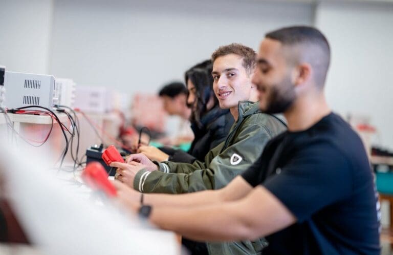 جامعة مصر للمعلوماتية: إقبال غير مسبوق على كلية الهندسة وبرامجها العالمية تصنع مهندسي المستقبل 4 IMG 20250820 WA0007 وكالة الفضاء جامعة مصر للمعلوماتية: إقبال غير مسبوق على كلية الهندسة وبرامجها العالمية تصنع مهندسي المستقبل موقع في الجامعة