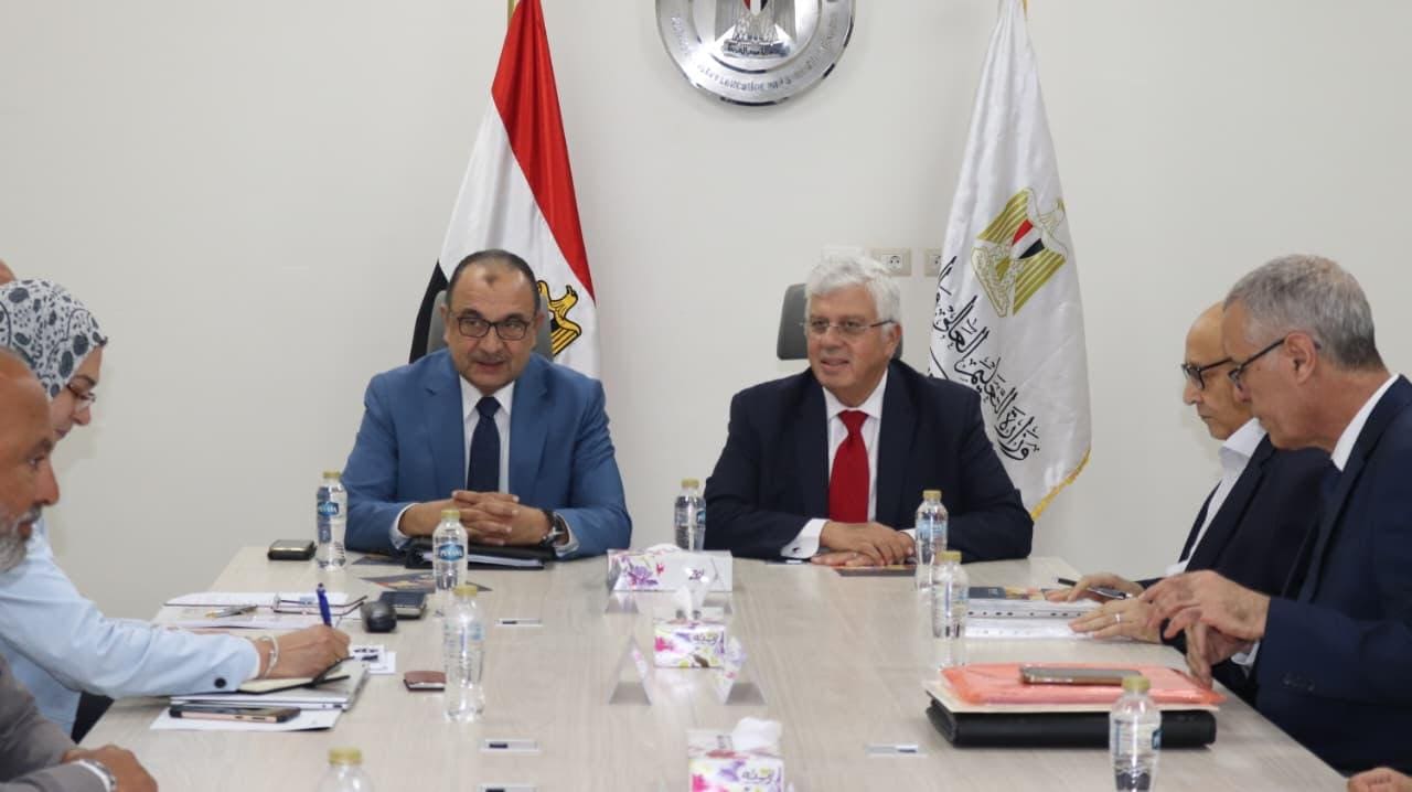 IMG 20250821 WA0010 جامعة الفيوم لماذا التقى وزير التعليم العالي بوزير قطاع الأعمال؟.. تفاصيل اللقاء كاملة موقع في الجامعة