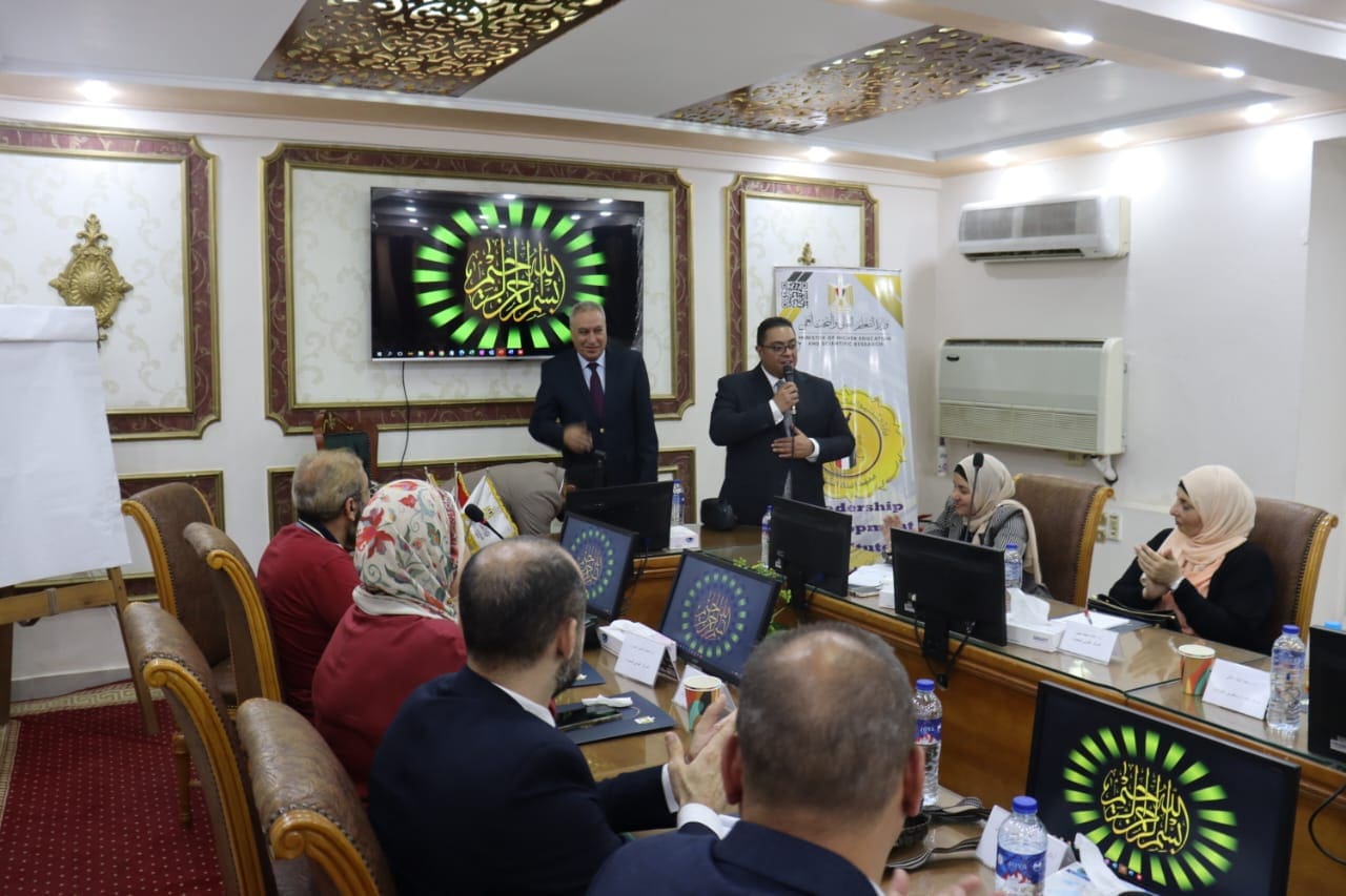 انطلاق فعاليات البرنامج التدريبي لإعداد قيادات المراكز والمعاهد البحثية بمعهد إعداد القادة 1 IMG 20250824 WA0057 البرنامج انطلاق فعاليات البرنامج التدريبي لإعداد قيادات المراكز والمعاهد البحثية بمعهد إعداد القادة موقع في الجامعة