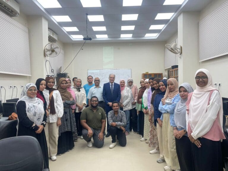 جامعة أسوان تفتح آفاقاً جديدة لطلابها في سوق العمل والتقنيات الذكية من خلال "كن مستعداً" 13 IMG 20250826 WA0004 2 جامعة بنها جامعة أسوان تفتح آفاقاً جديدة لطلابها في سوق العمل والتقنيات الذكية من خلال "كن مستعداً" موقع في الجامعة