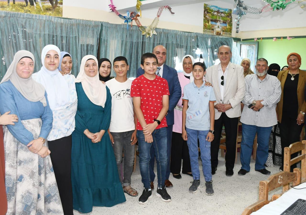 IMG 20250830 WA0037 رؤية مصر 2030 محو الأمية يتحول لتمكين اقتصادي.. تدريب الدارسين بالفيوم على الخياطة لدعم رؤية مصر 2030 موقع في الجامعة