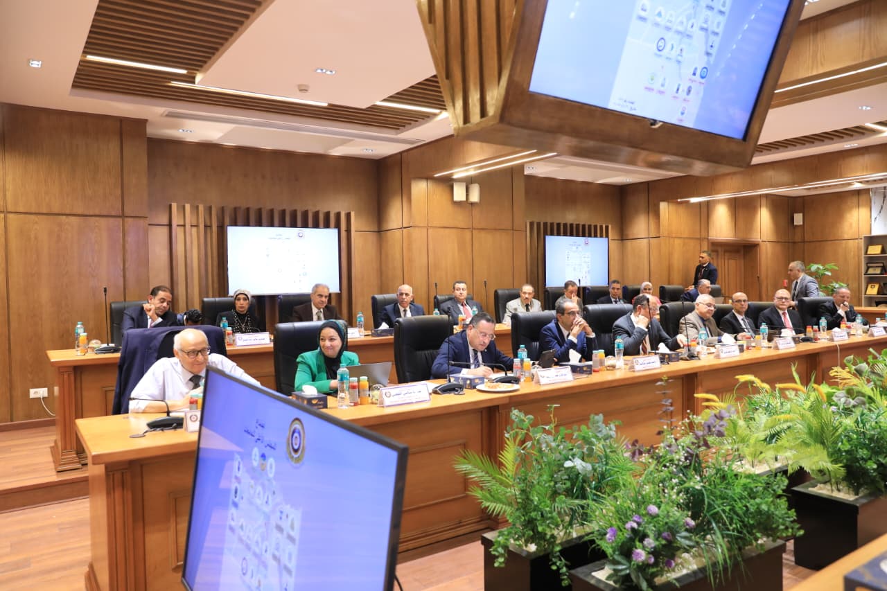 IMG 20250830 WA0066 1 التعليم العالي الأعلى للجامعات يستعرض الاستعداد للعام الدراسي الجديد وتصنيف الجامعات بحضور وزير التعليم العالي موقع في الجامعة