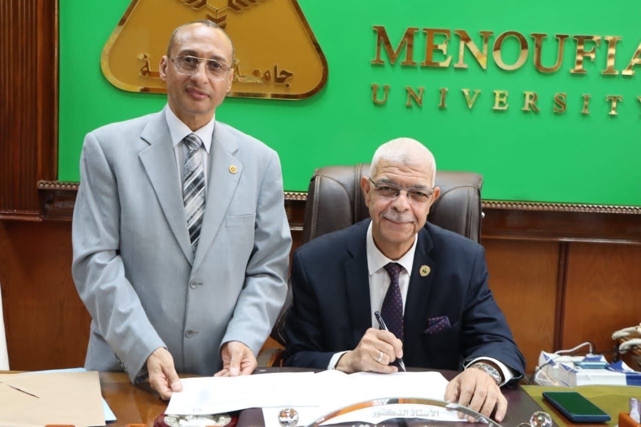 رئيس جامعة المنوفية يعتمد نتيجة بكالوريوس كلية الهندسة الإلكترونية بمنوف بنسبة نجاح 88,17٪ 1 IMG 7321 رئيس رئيس جامعة المنوفية يعتمد نتيجة بكالوريوس كلية الهندسة الإلكترونية بمنوف بنسبة نجاح 88,17٪ موقع في الجامعة