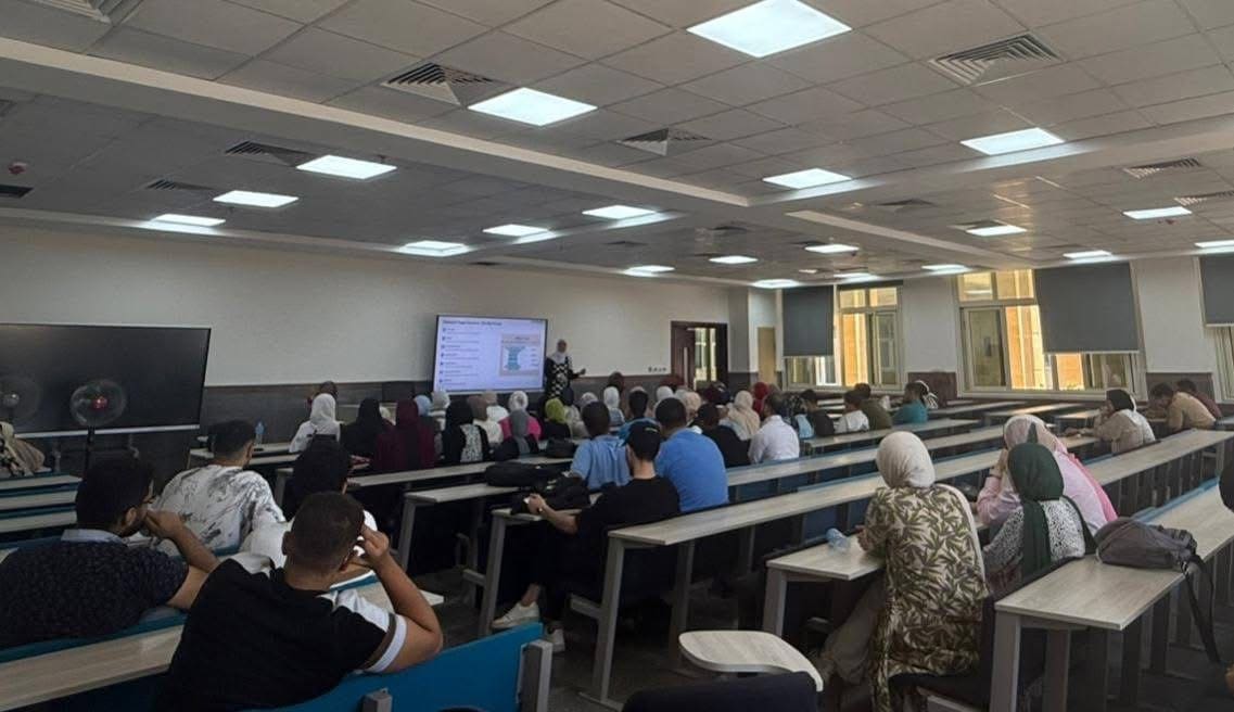 IMG 7980 جامعة جامعة المنوفية الأهلية تنظم دورة متكاملة حول أساسيات البحث العلمي والتدريب على التحليل الإحصائي موقع في الجامعة
