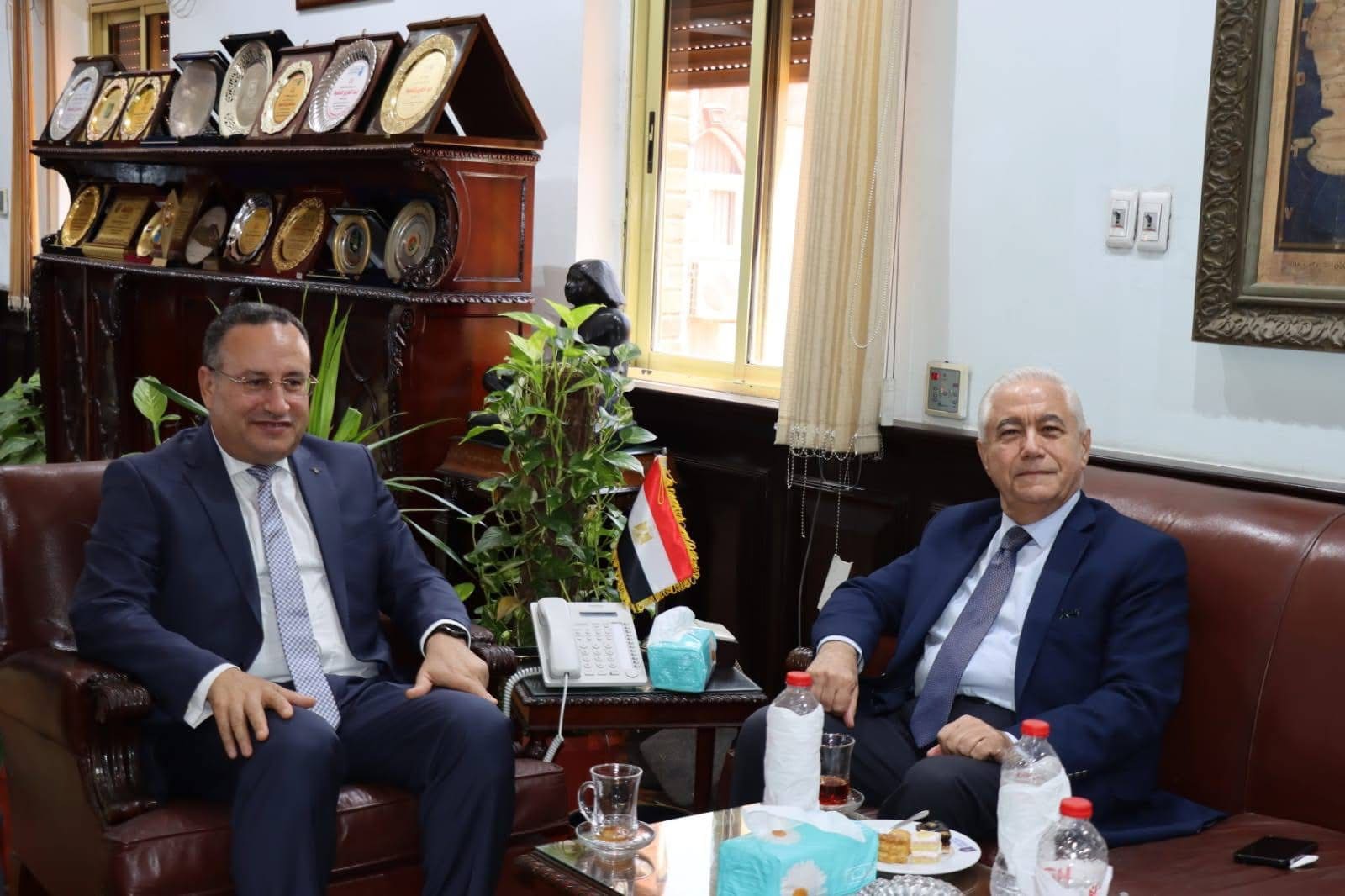 رئيس جامعة الإسكندرية يستقبل وفد جامعة بيروت العربية لبحث سبل التعاون المشترك 1 IMG 8347 جامعة الإسكندرية رئيس جامعة الإسكندرية يستقبل وفد جامعة بيروت العربية لبحث سبل التعاون المشترك موقع في الجامعة