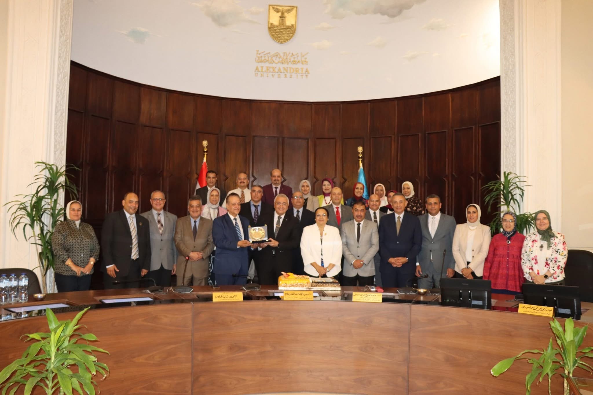 IMG 8416 المعهد مجلس خدمة المجتمع وتنمية البيئة يناقش خطط تطوير الوحدات ذات الطابع الخاص بجامعة الإسكندرية موقع في الجامعة