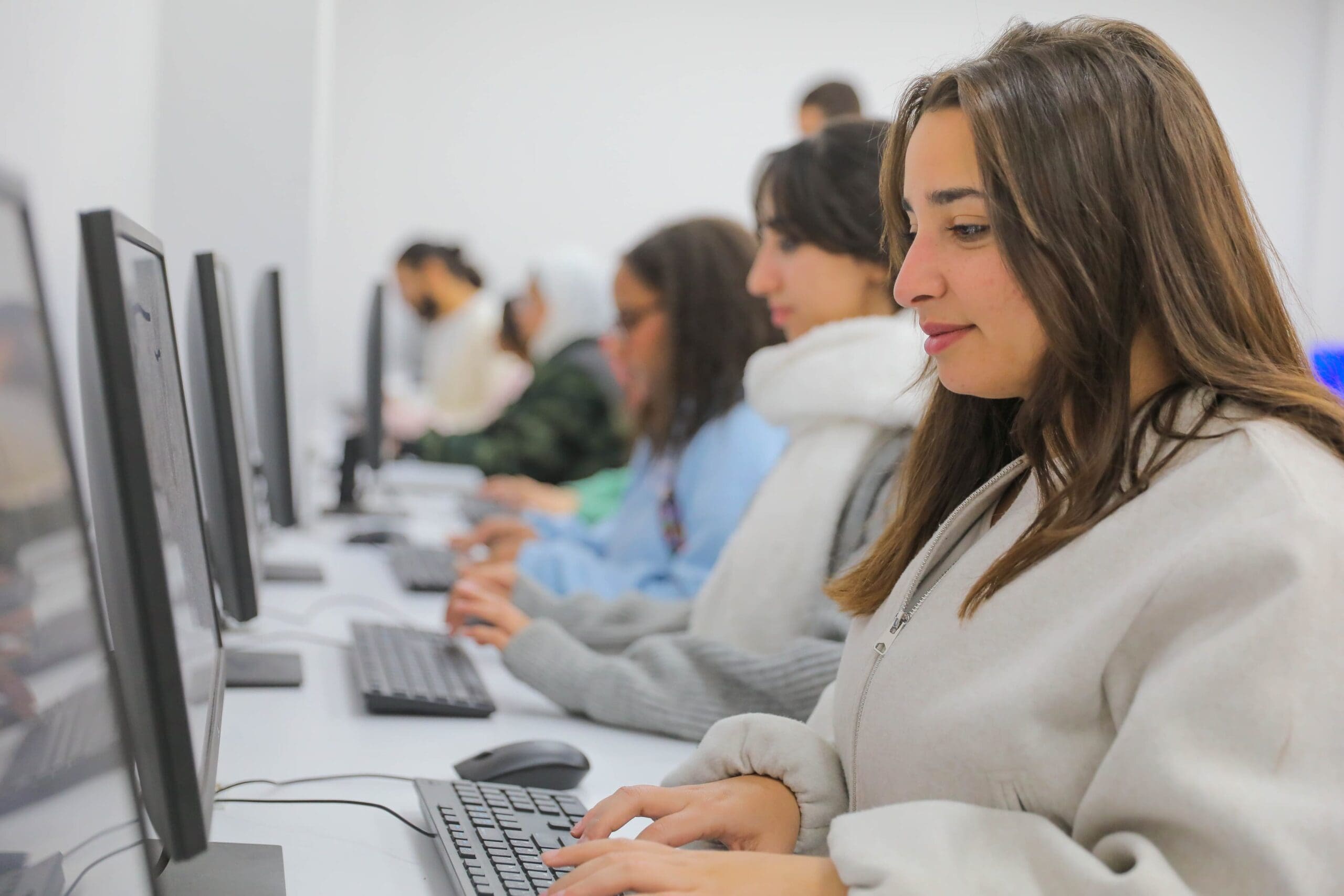 جامعة الجلالة تطلق برامج أكاديمية رائدة بكلية علوم وهندسة الحاسب لمواكبة الثورة الصناعية الرابعة 1 b81e674f 5931 492c a0e2 e8071fae24b9 scaled جامعة الجلالة جامعة الجلالة تطلق برامج أكاديمية رائدة بكلية علوم وهندسة الحاسب لمواكبة الثورة الصناعية الرابعة موقع في الجامعة