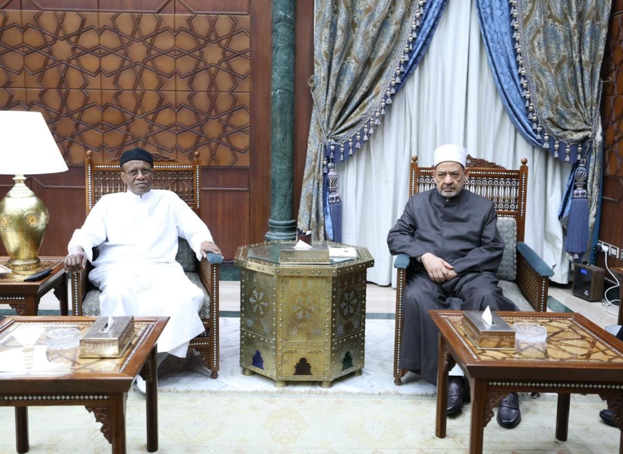 شيخ الأزهر يستقبل رئيس جامعة الملك فيصل بتشاد لبحث سبل تعزيز دعم الأزهر للشعب التشادي 1 da964e5d c8da 479a 9334 4ad8cae34b49 شيخ الأزهر شيخ الأزهر يستقبل رئيس جامعة الملك فيصل بتشاد لبحث سبل تعزيز دعم الأزهر للشعب التشادي موقع في الجامعة