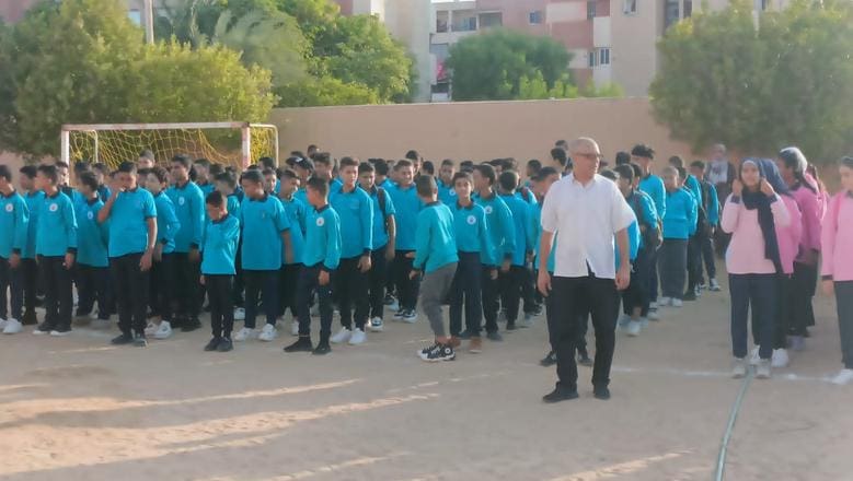 11623564301696138881 جامعة طلاب المدارس يبدؤون العام الدراسي الجديد 2025/ 2026 بطابور الصباح والانضباط المدرسي موقع في الجامعة