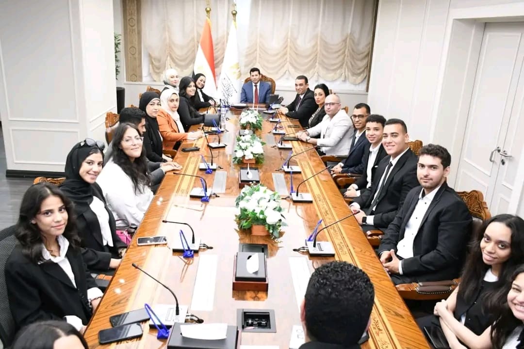 1757856174175 جامعة الأزهر وزير الرياضة يكرم طلاب الاقتصاد بالجامعة الصينية لاجتيازهم البرنامج التدريبي الصيفي موقع في الجامعة