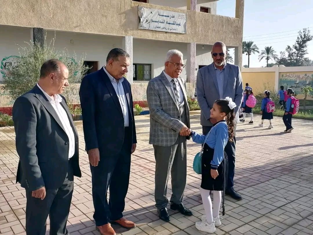 من قلب الفصول: وكيل تعليم الإسماعيلية يطمئن على انتظام الدراسة