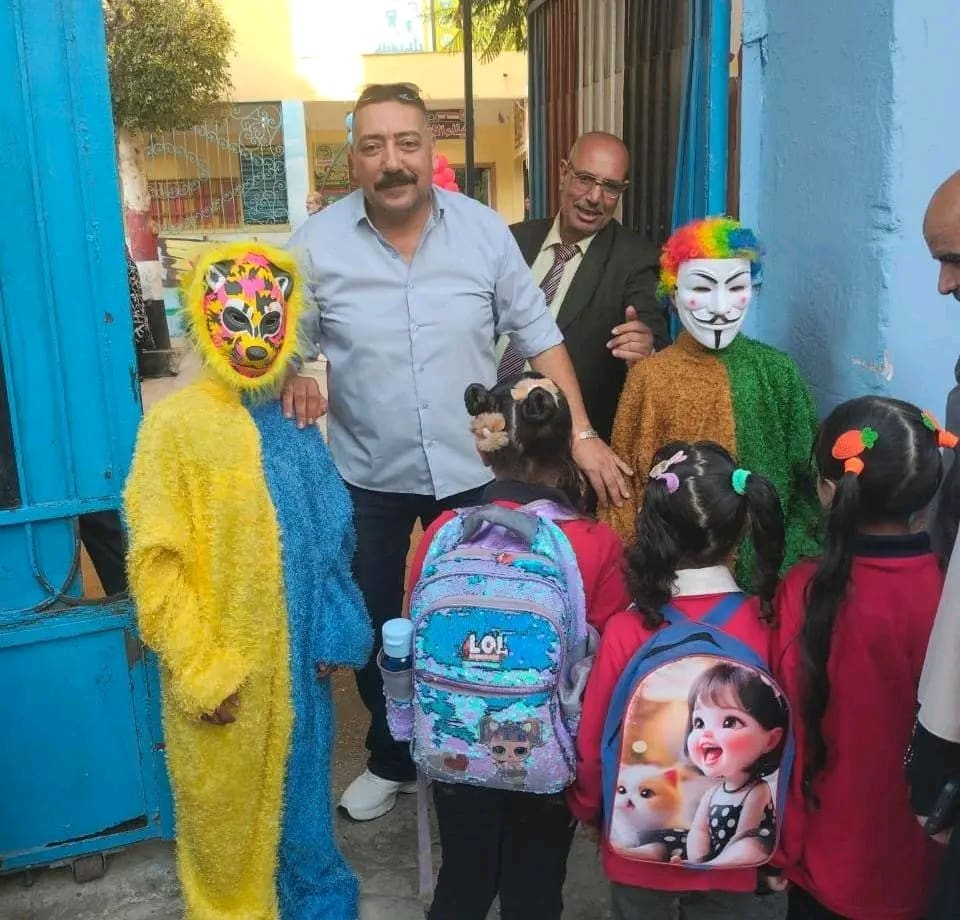 1758355615587 طلاب احتفالات بمــدارس دمياط.. والمدير يشدد بمنع الغياب غير المبرر منذ بداية العام_صور موقع في الجامعة