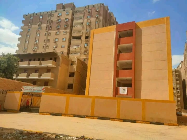 1758480915565 الجيزة الجيزة تنهي معاناة أولياء الأمور برفع 2000 مركبة حول مدرسة ترسا الجديدة موقع في الجامعة