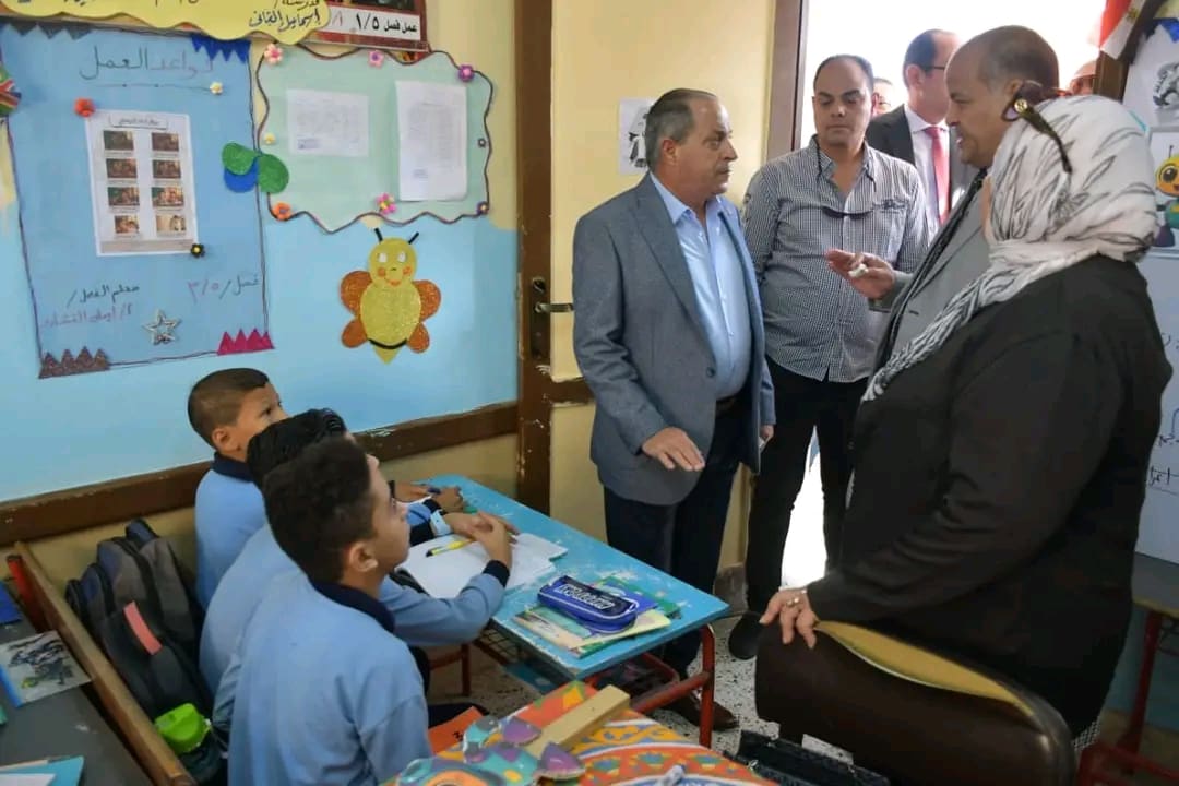1758615671878 معلم محافظ بورسعيد يوجه بتوفير مراوح للفصول الدراسية موقع في الجامعة