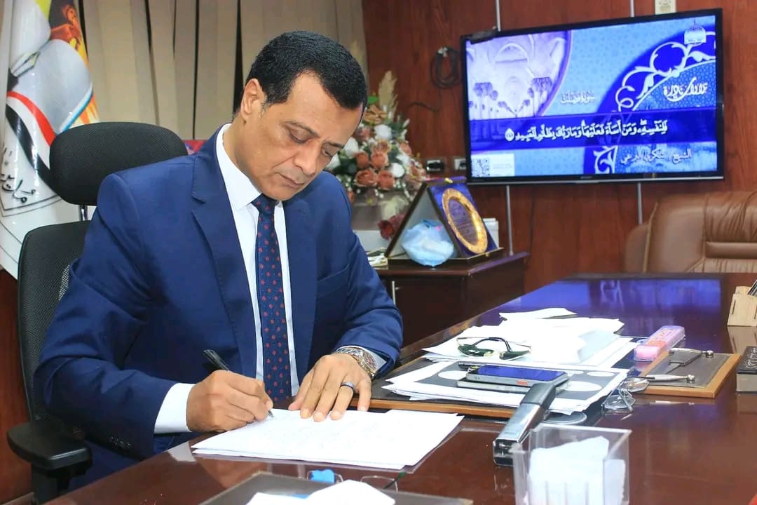 1758618588374 محافظ بعد واقعة سقوط جزء من درابزين السلم على الطلاب.. تعليم سوهاج يحيل مديرة العجوبية للتحقيق موقع في الجامعة