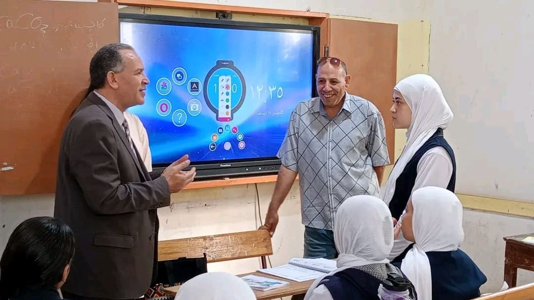 1758704255761 وكيل طالبة ثانوي تسأل عن إلزامية البكالوريا ووكيل تعليم أسيوط يرد: حرية الاختيار للطلاب وأولياء الأمور موقع في الجامعة
