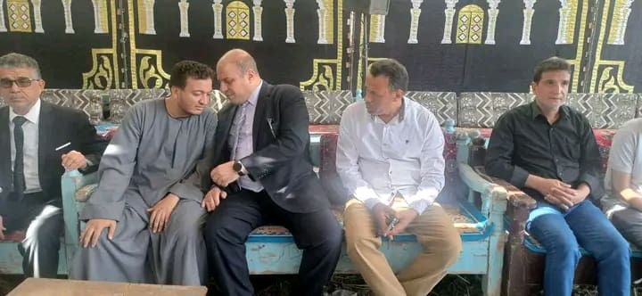 1758730263750 تعليم قنا وكيل تعليم قنا يقدم العزاء في وفاة مدير مدرسة الشهيد محمد علي أحمد ويؤكد دعم أسرته موقع في الجامعة