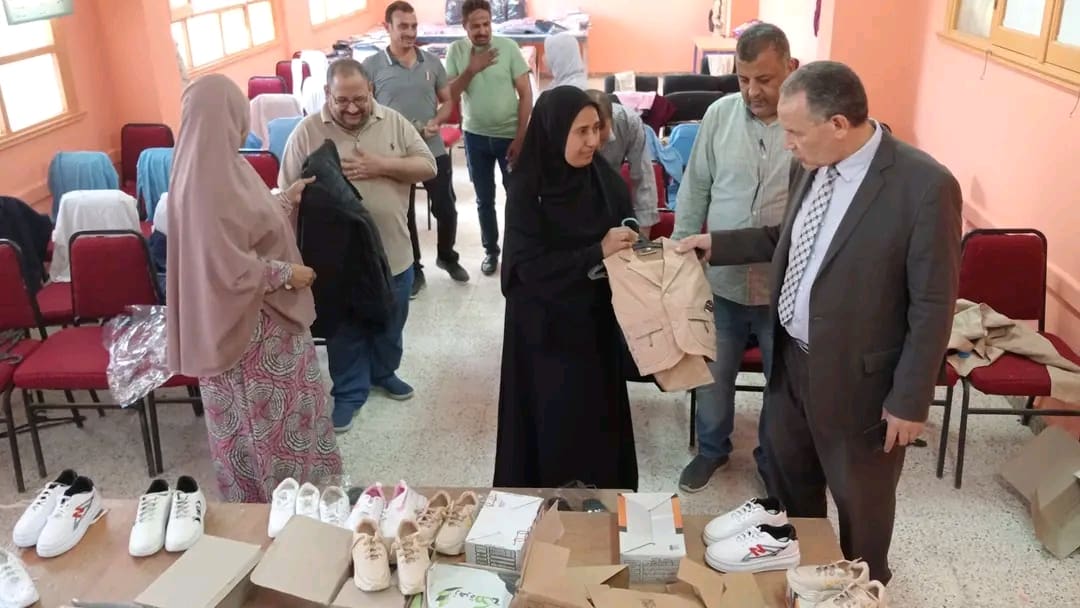 "فيها حاجة حلوة".. تعليم أسيوط يشيد بمبادرتي "إطعام الطعام" و"كسوة طالب" بمدرسة التناغة الغربية