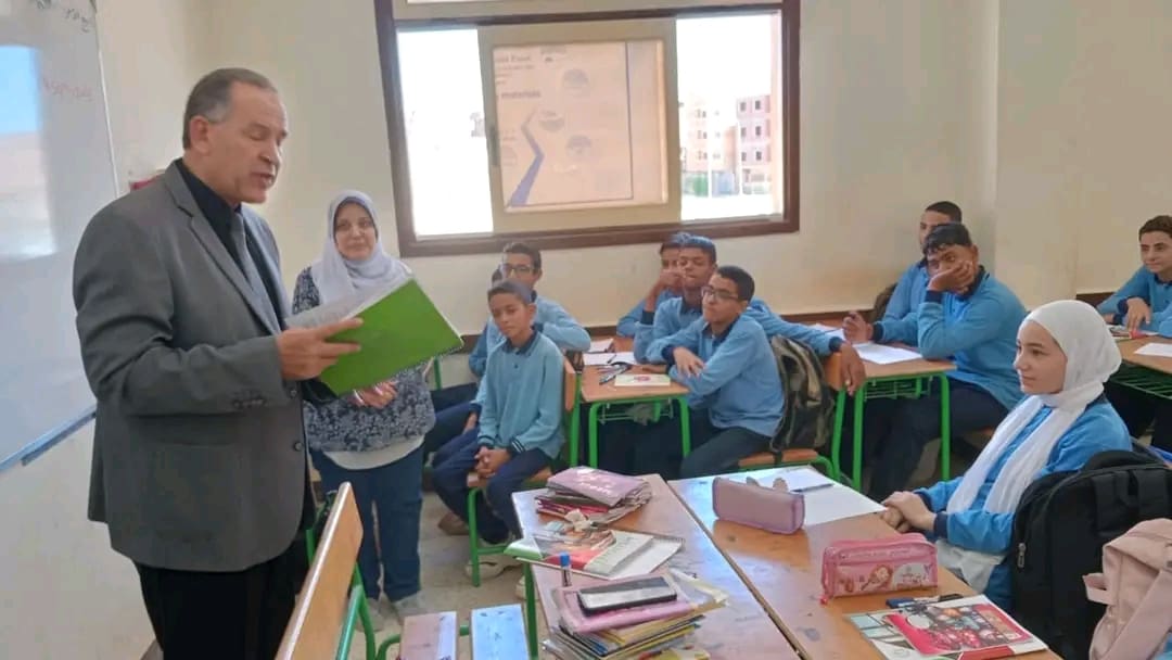 1758796829096 وكيل دسوقي يتفقد مدارس مدينة أسيوط الجديدة.. وتوجيهات مشددة للمدارس  موقع في الجامعة