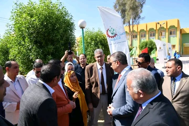 1758812090375 صناع بتكلفة 2,5 مليون جنيه.. محافظ الفيوم يفتتح أعمال تطوير مبنى الإقامة بمدرسة الصم وضعاف السمع للبنين موقع في الجامعة