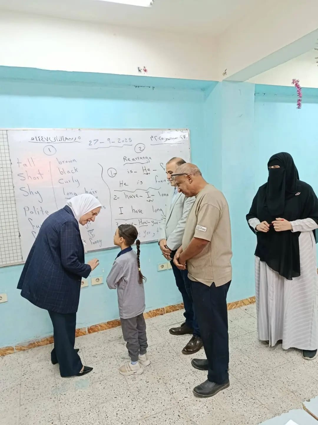 "انضباط وانتظام بمدارس منشأة ناصر.. همت أبو كيلة تتفقد سير الدراسة"