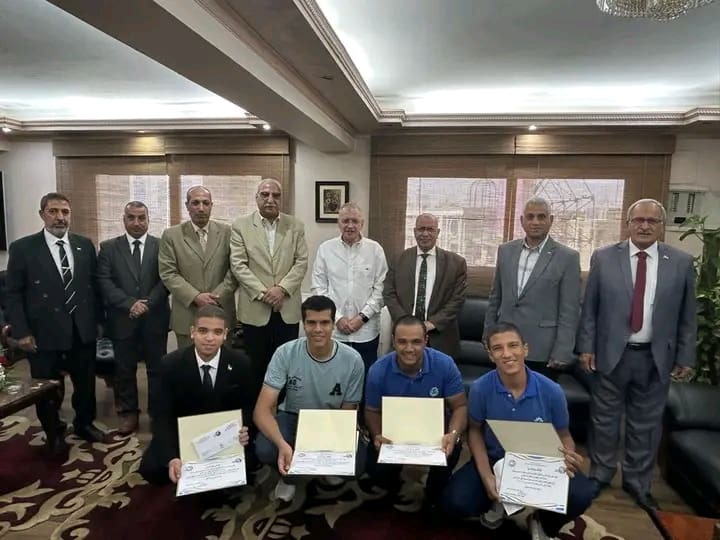 1758998594524 جولة تعليم القليوبية تحتفي بأوائل مدرسة مسطرد لمياه الشرب.. دفعة جديدة من الكفاءات موقع في الجامعة