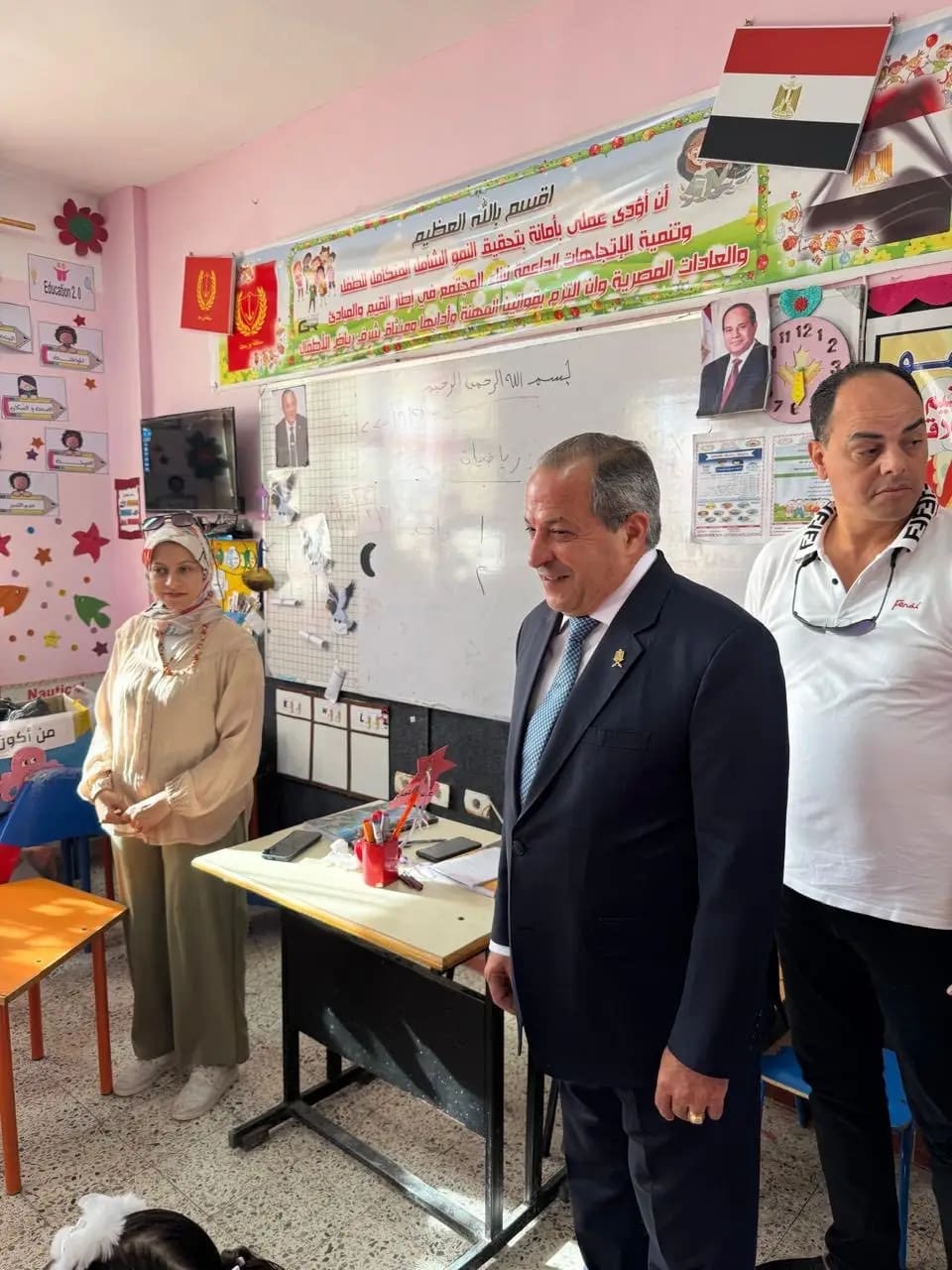 1759045540448 السوشيال في الأسبوع الثاني للدراسة.. محافظ بورسعيد يتابع انتظام العملية التعليمية بالحي الإماراتي موقع في الجامعة