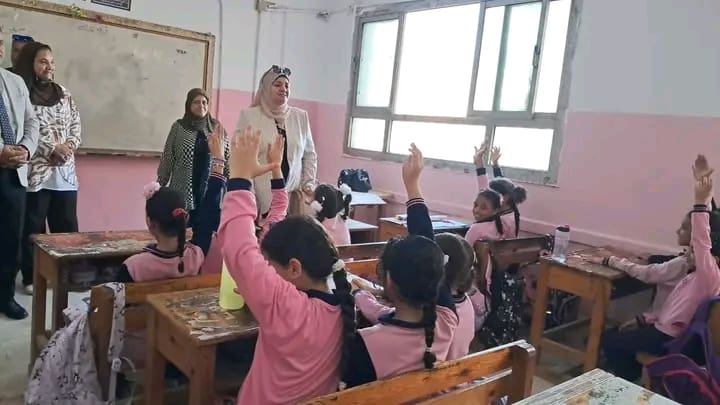 1759068762774 جولة جولة تفقدية بمدارس روض الفرج بالقاهرة لمتابعة انتظام الدراسة وتسليم الكتب  موقع في الجامعة