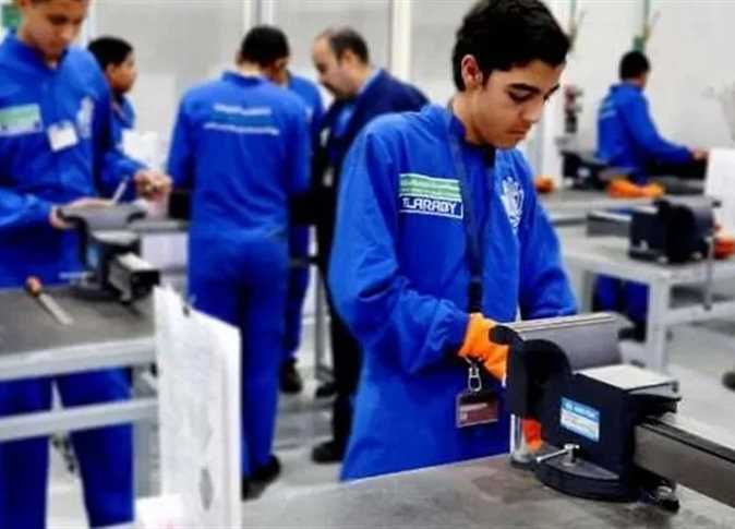 مدارس التكنولوجيا التطبيقية.. تفتح أبواب سوق العمل للطلاب بـ تخصصات الذكاء الاصطناعي والطاقة المتجددة