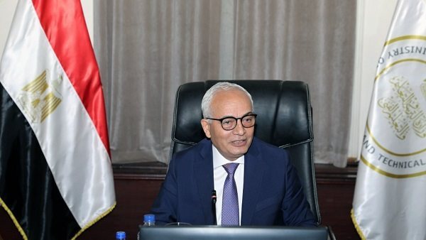 571 رضا حجازي أمينًا للتعليم رضا حجازي: النجاح الحقيقي أن تصل بجهدك وتسمو بإنسانيتك موقع في الجامعة