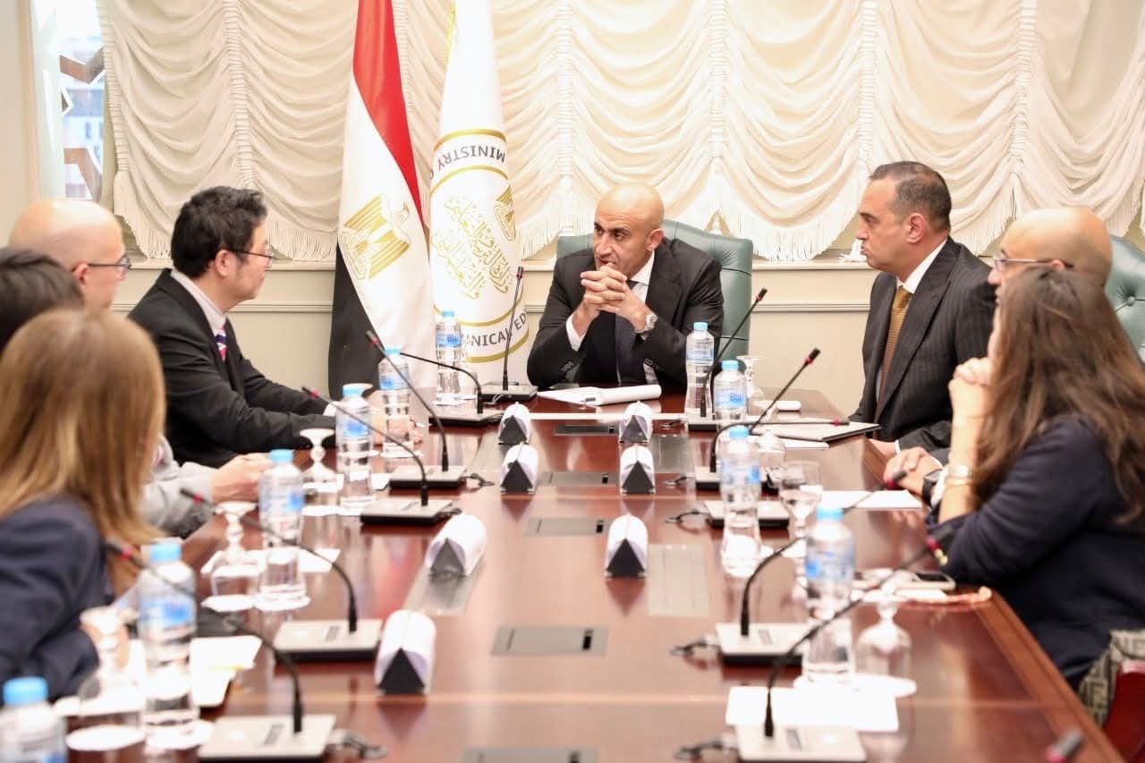 FB IMG 1756971941838 محافظ الشرقية وزير التعليم يبحث مع "سبريكس" اليابانية إطلاق منصة "كويرو" لتدريس البرمجة والذكاء الاصطناعي لطلاب أولى ثانوي موقع في الجامعة