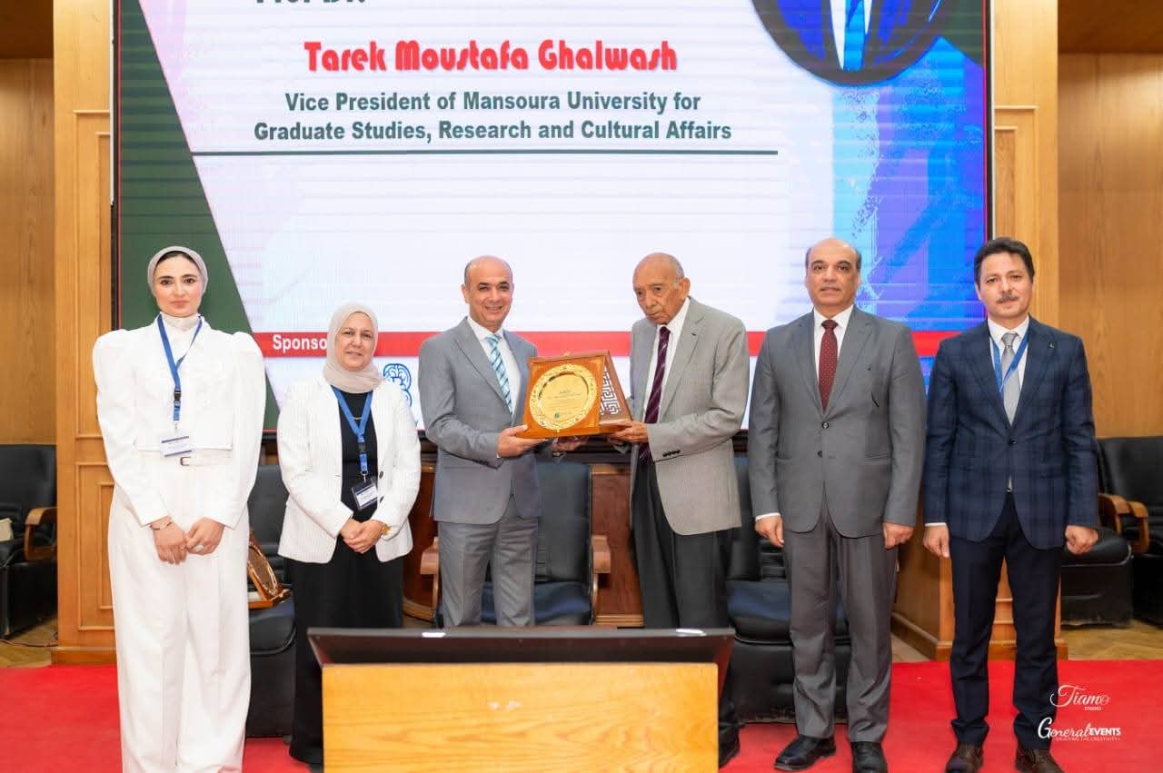FB IMG 1756978404992 المناعة مؤتمر المناعة والطب التجددي الثالث بجامعة المنصورة يسلط الضوء على آفاق البحث العلمي وتطبيقات الخلايا الجذعية موقع في الجامعة