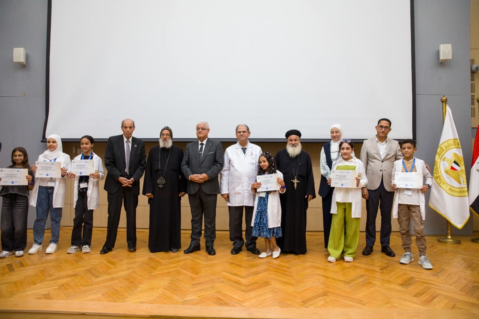 FB IMG 1757080284769 جامعة جامعة الملك سلمان تحتفل بختام العام الأول لمشروع "جامعة الطفل" برأس سدر موقع في الجامعة