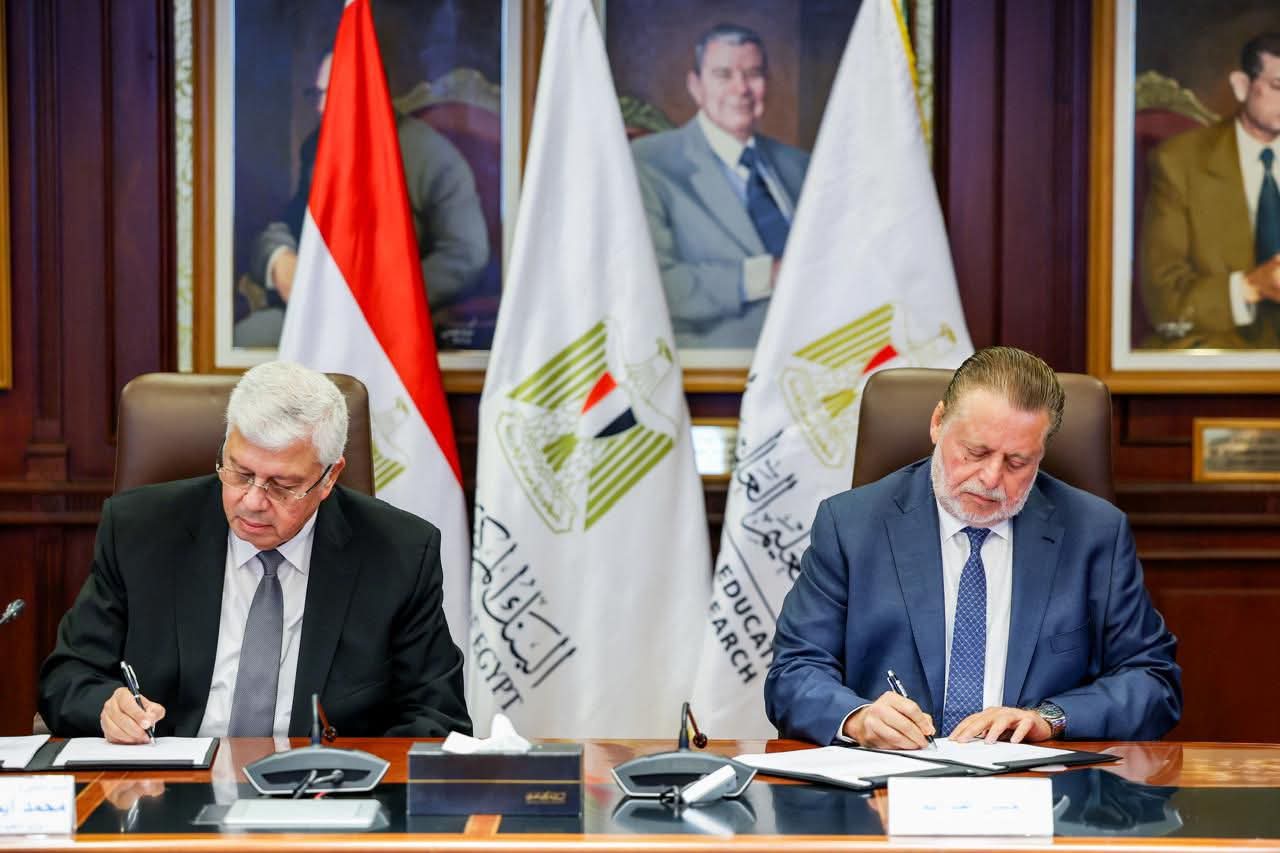 FB IMG 1757410673631 منح كاملة لـ1953 طالبًا منح دراسية كاملة للمتفوقين غير القادرين 2025/2026.. تعرف على شروط التقديم موقع في الجامعة