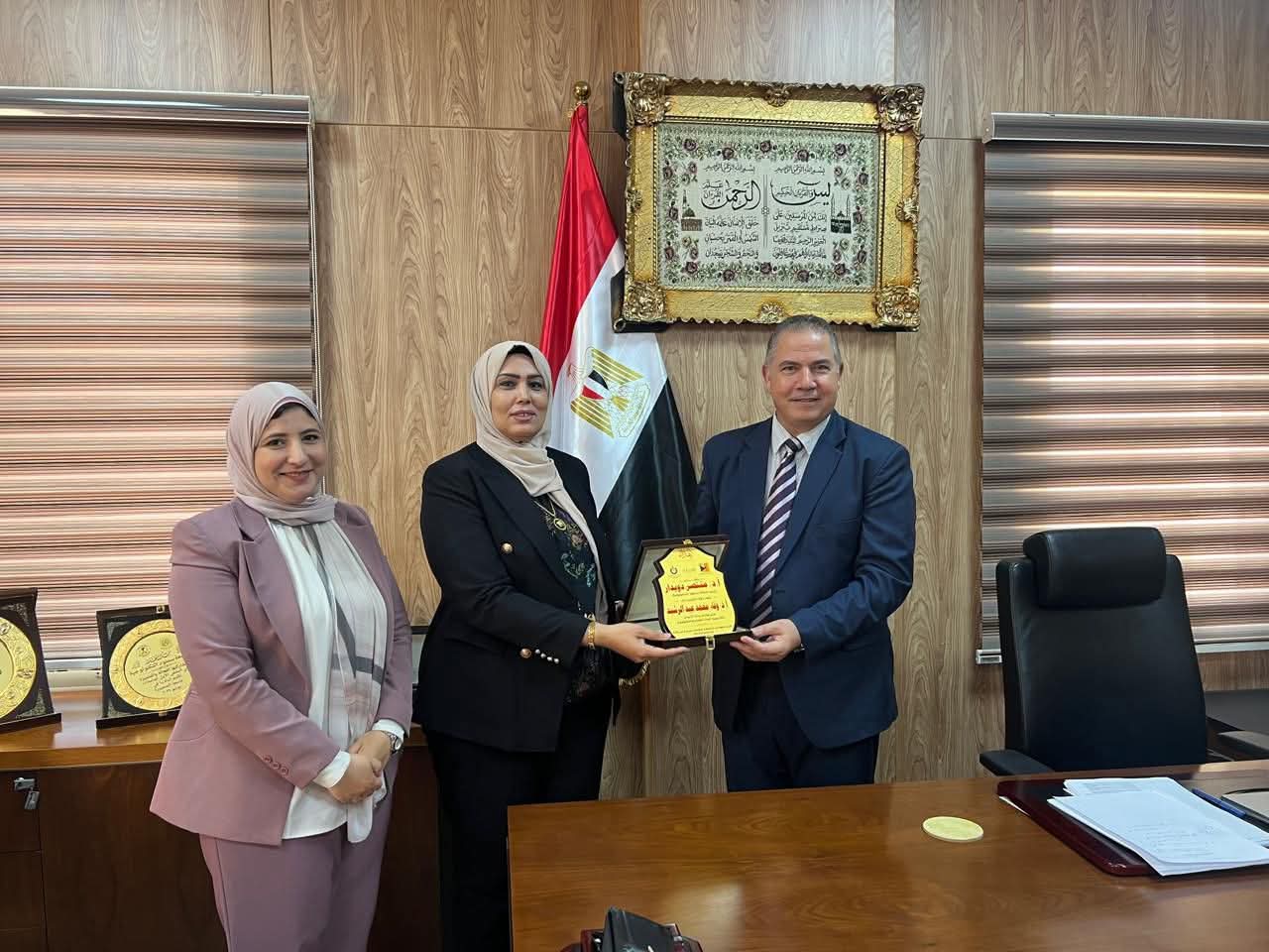 FB IMG 1757667636007 جامعة جامعة سمنود التكنولوجية تكرم الدكتوره وفاء عبد الرشيد تقديرًا لإسهاماتها في دعم الابتكار موقع في الجامعة