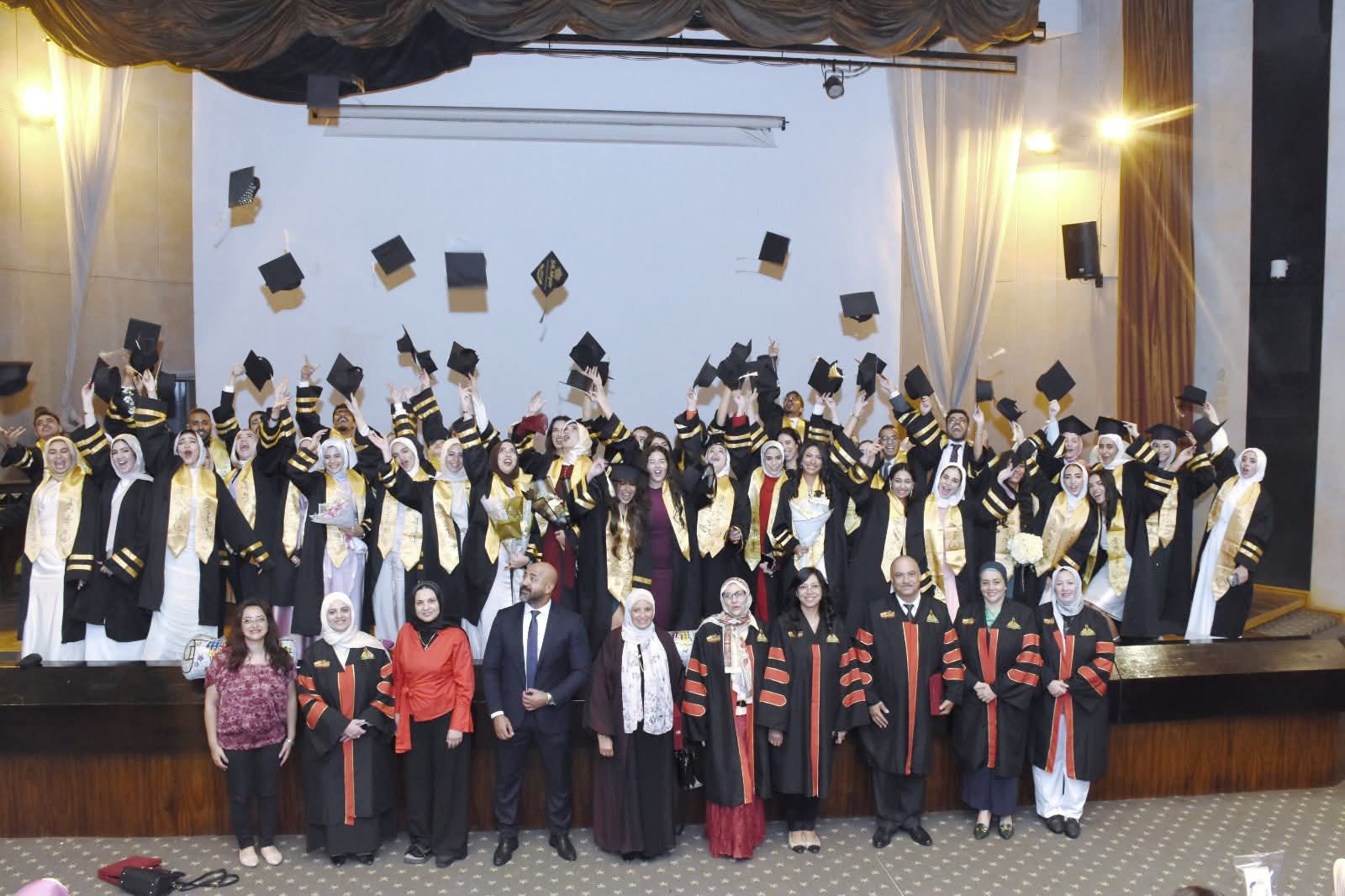 FB IMG 1757688761420 عين شمس بالصور.. صيدلة عين شمس تخرج أول دفعة من برنامج الساعات المعتمدة "فارم دي كلينيكال" موقع في الجامعة