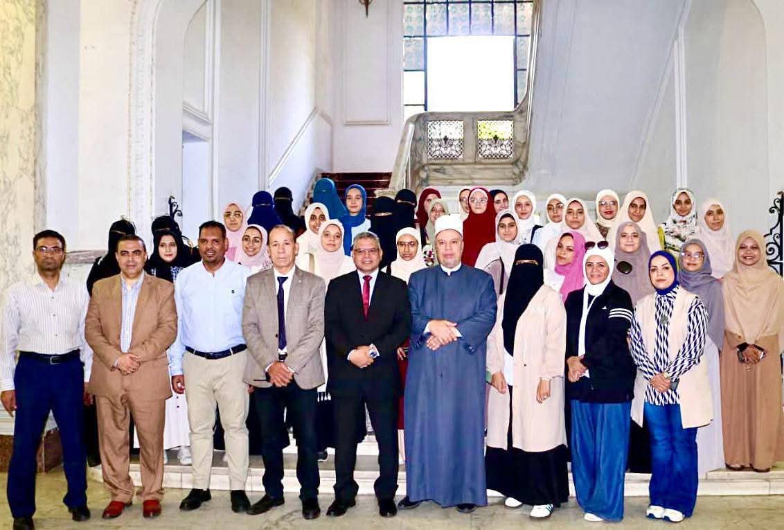 FB IMG 1757966564365 الدبلومات لأول مرة.. الأعلى للشئون الإسلامية ينظم المعسكر الأول لطالبات جامعة الأزهر موقع في الجامعة