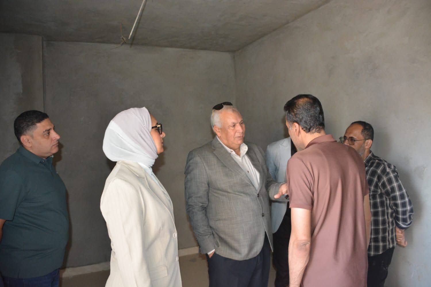 FB IMG 1758621591934 محافظ محافظ الوادي الجديد يوجه بسرعة تجهيز سكن جديد للطالبات المغتربات بالخارجة موقع في الجامعة
