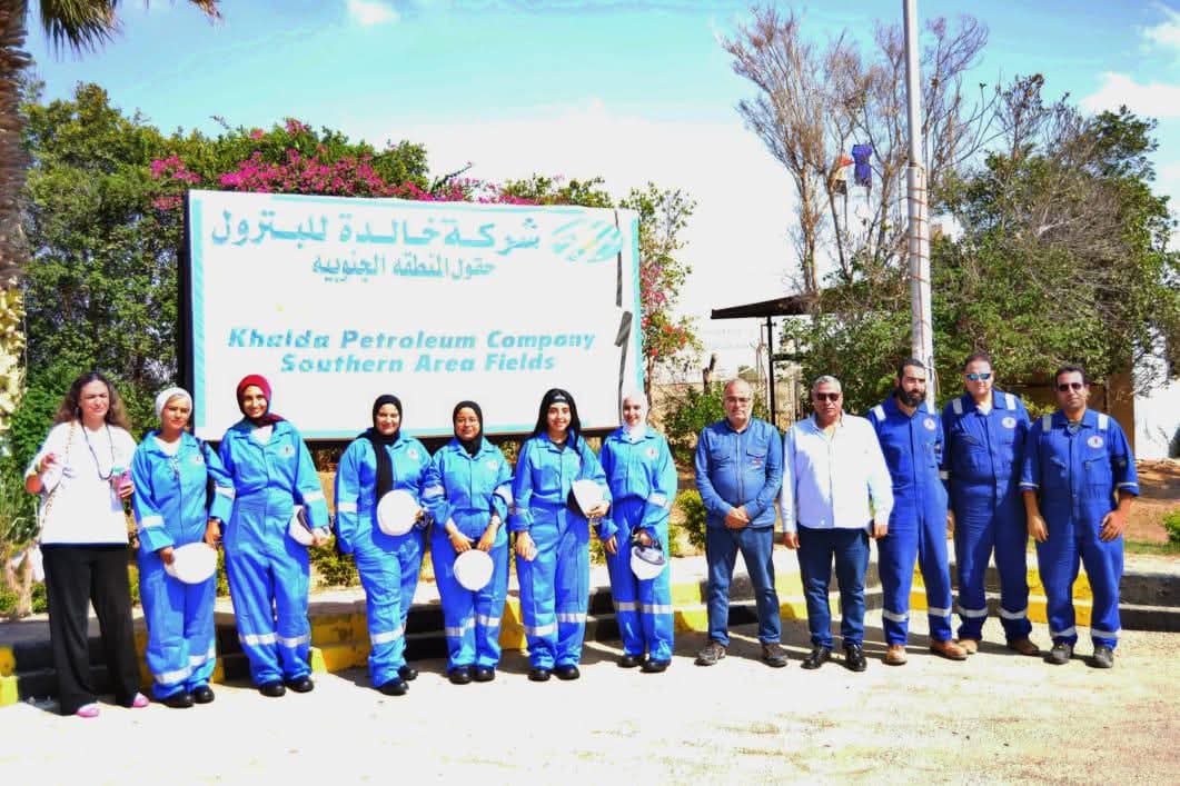 FB IMG 1758797670246 فريق تدريب ميداني لطلاب جامعة القاهرة الجديدة التكنولوجية في شركة خالدة للبترول| صور موقع في الجامعة