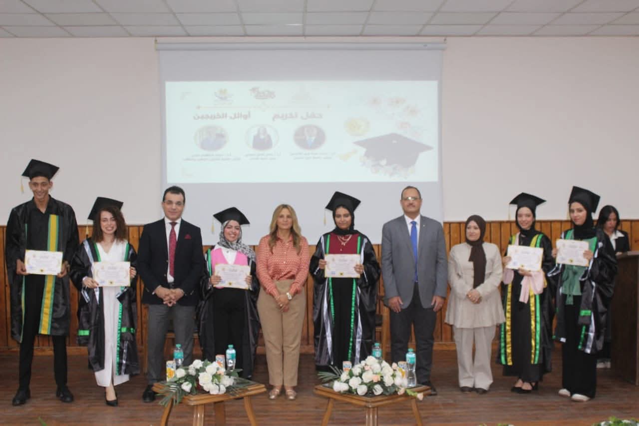 FB IMG 1758823270471 أوائل تكريم أوائل الأقسام بكلية الآداب بجامعة عين شمس في احتفالية مميزة موقع في الجامعة