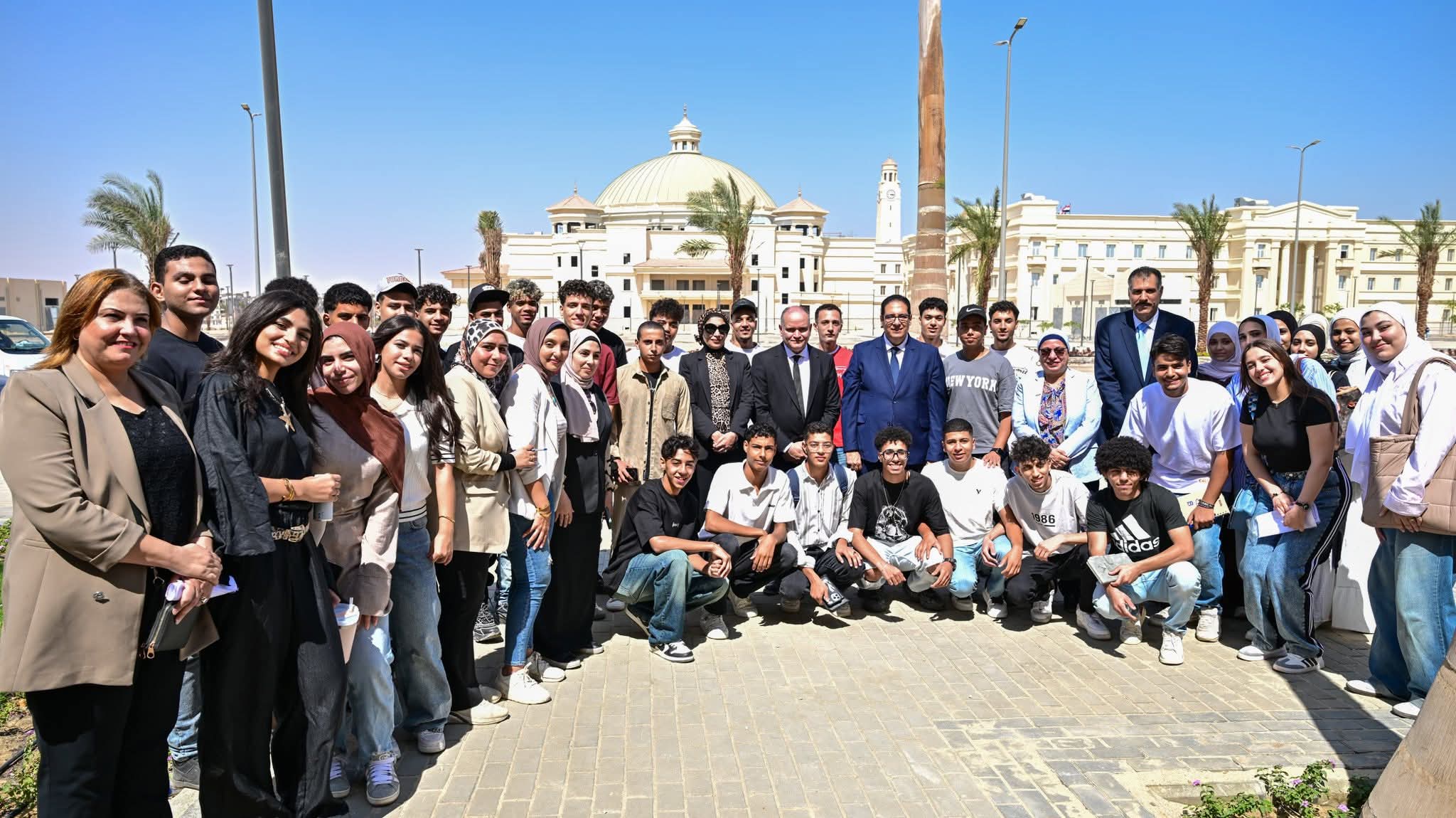 FB IMG 1759039459817 الأعلى للجامعات رئيس جامعة القاهرة يوجه بتجهيز السكن والملاعب ودعم الأنشطة الطلابية بالجامعة الأهلية موقع في الجامعة