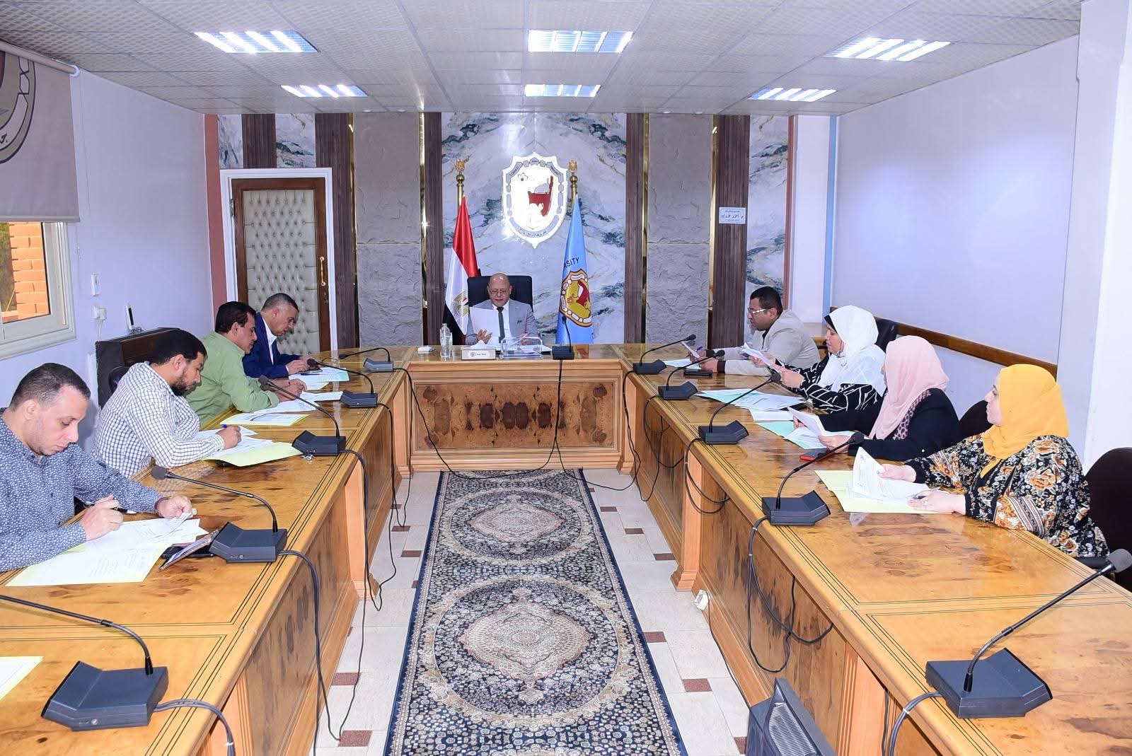 FB IMG 1759064000773 جامعة أسيوط النعماني يحدد آليات تسكين الطلاب الجدد بالمدن الجامعية في جامعة سوهاج موقع في الجامعة
