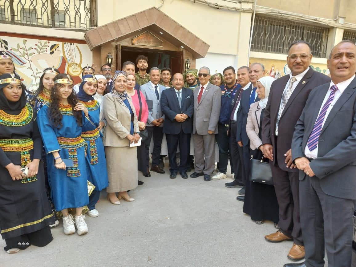 FB IMG 1759226565464 مكتبة أنشطة جامعة القاهرة تشعل حماس الطلاب مع بداية العام الجامعي الجديد موقع في الجامعة