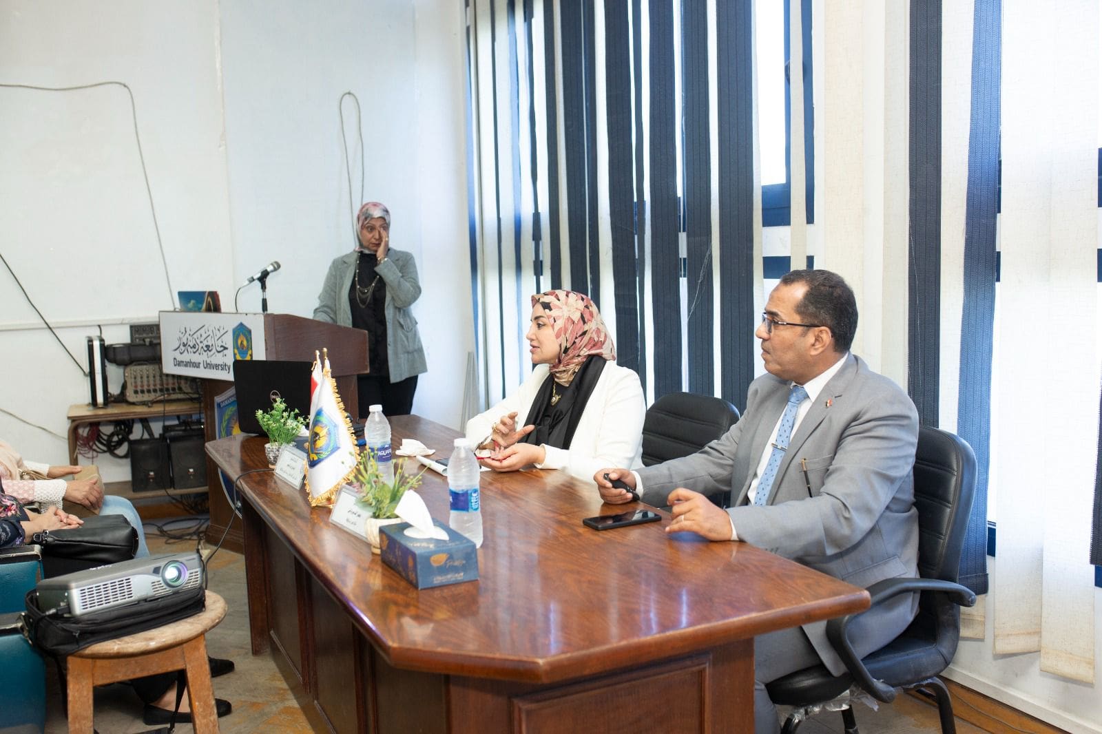 IMG 20250901 WA0058 دمنهور جامعة دمنهور تنظم ندوة للتوعية بالسلامة والصحة المهنية نحو بيئة جامعية آمنة موقع في الجامعة