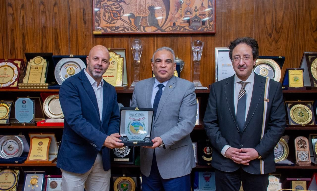 IMG 20250903 WA0202 1 جامعة رئيس جامعة طنطا يبحث تعزيز التطوع المجتمعي مع وفد مؤسسة مصر الخير موقع في الجامعة